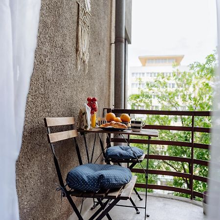 Petite Maison Sur Le Boulevard Бухарест Экстерьер фото