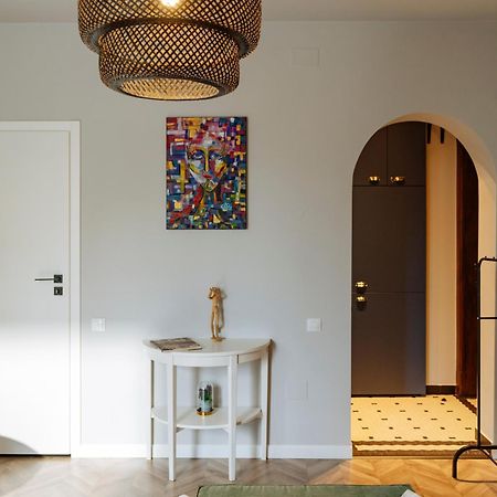Petite Maison Sur Le Boulevard Бухарест Экстерьер фото