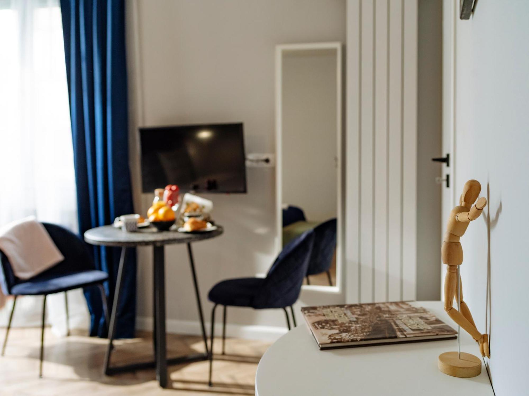 Petite Maison Sur Le Boulevard Бухарест Экстерьер фото