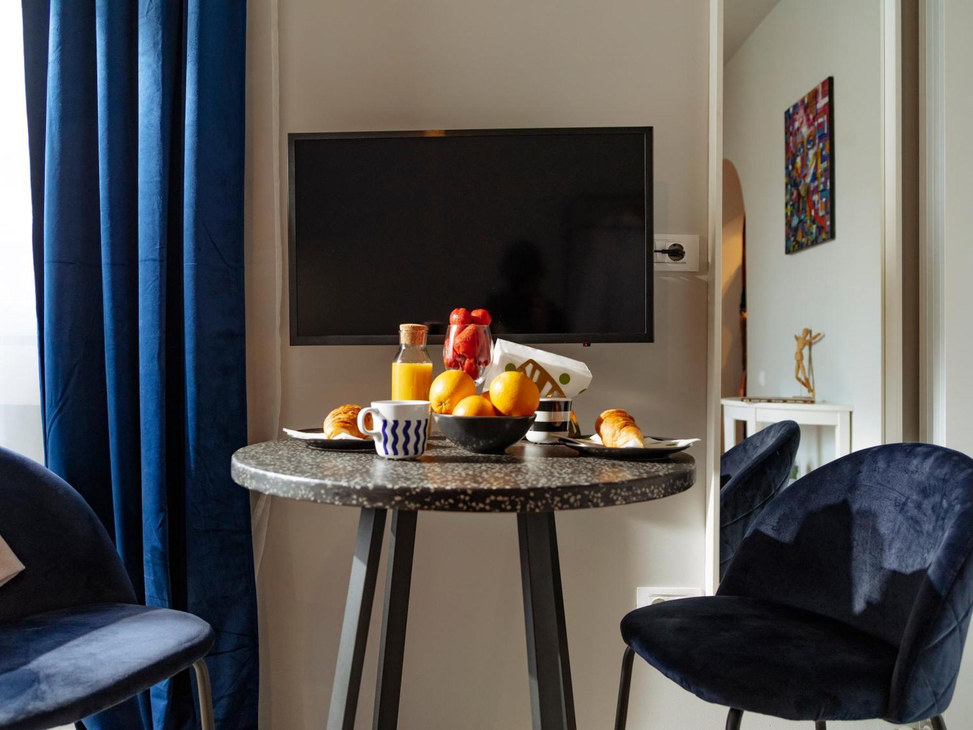 Petite Maison Sur Le Boulevard Бухарест Экстерьер фото