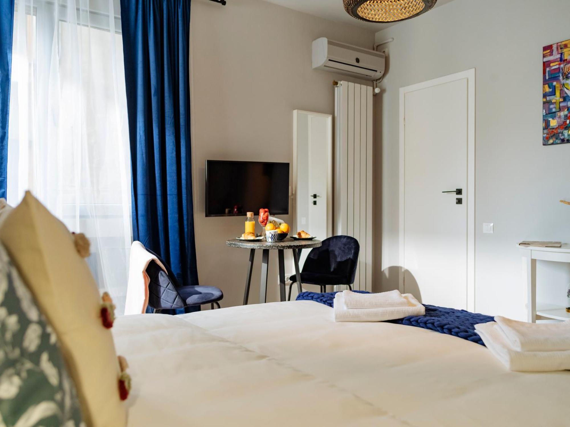Petite Maison Sur Le Boulevard Бухарест Экстерьер фото
